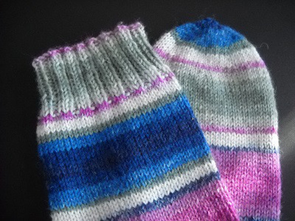 手編みの靴下　３色の幅広ボーダーの靴下①（女性用） 10枚目の画像