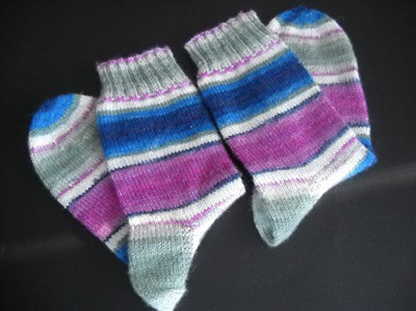 手編みの靴下　３色の幅広ボーダーの靴下①（女性用） 9枚目の画像
