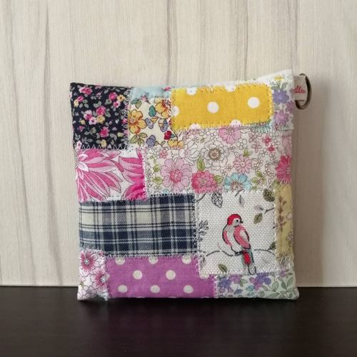 つぎはぎパッチワークのスクエアミニポーチ【B】 ポーチ あおなつ 通販