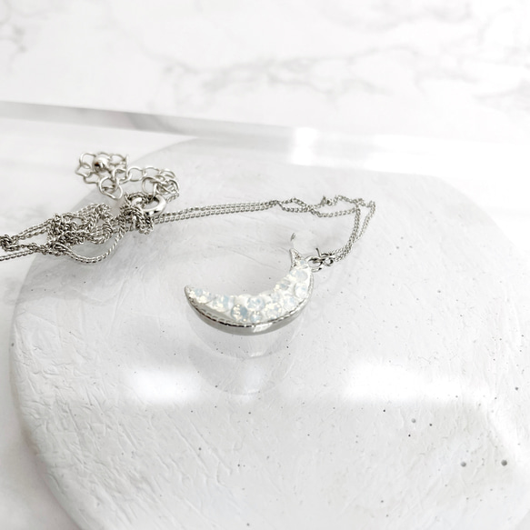 SWAROVSKI 月型ペンダント ネックレス
