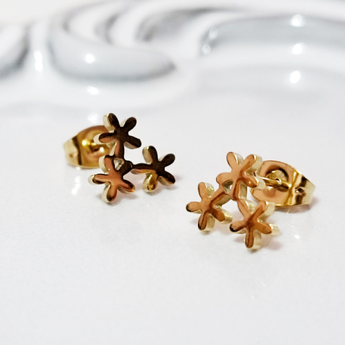 早割価格☆金属アレルギー対応☆サージカルステンレス316L☆三つの花の 