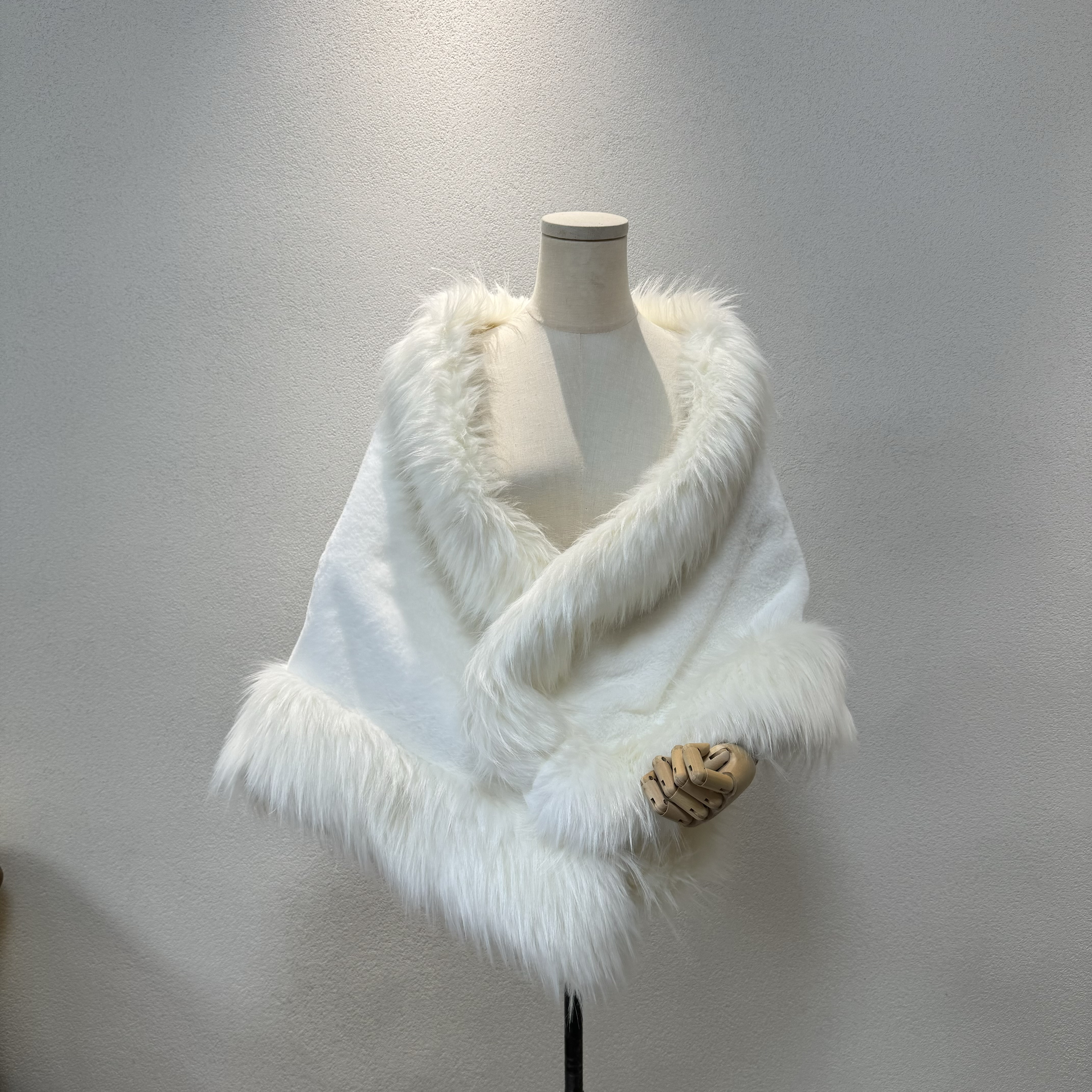 可愛いショール！高品質　保温用のケープ　取り外し可能オフホワイト　ウェディングドレス　二次会/披露宴花嫁結婚式パーティー