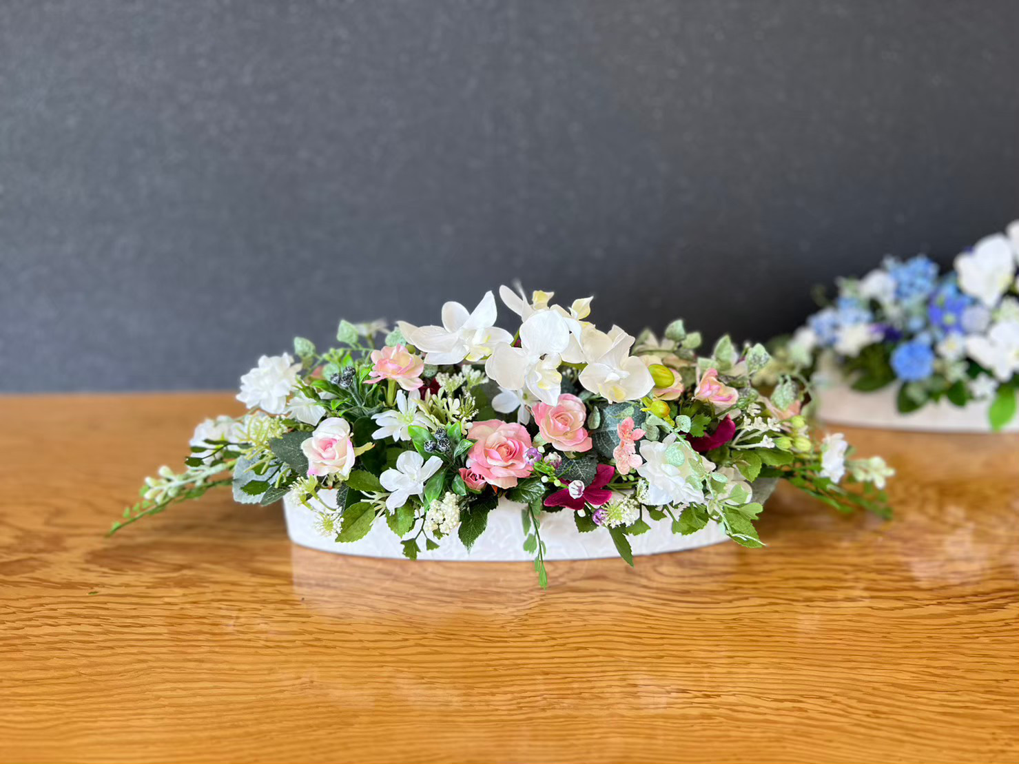 胡蝶蘭陶器アレンジ　テーブルセンター アーティフィシャルフラワーアレンジ ギフトフラワー　胡蝶蘭アレンジ　テーブル装花