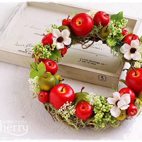 癒やし系・母の日】年中飾れる、可愛いリンゴごろごろリース・「Creema