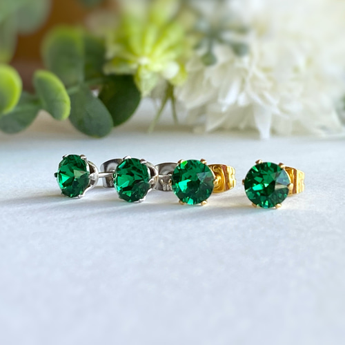 マジェスティックグリーン 6mm 貴和クリスタルの一粒ピアス アレルギー