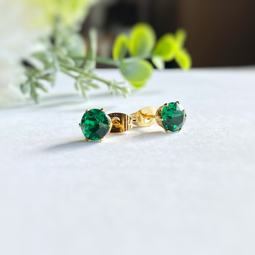蝶デザイン 緑色天然石 ピアス / 金メッキ / エメラルド 蝶々モチーフ 天然ダイヤモンド付きピアスk18 （K18/Pt
