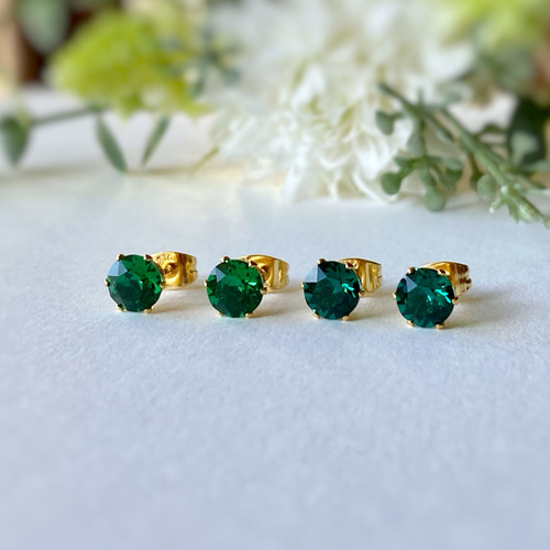 マジェスティックグリーン 6mm 貴和クリスタルの一粒ピアス アレルギー