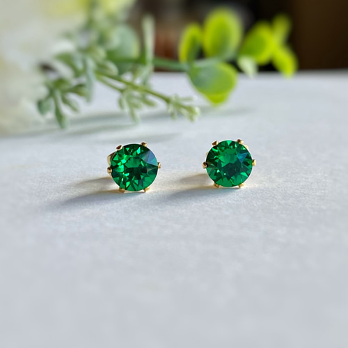 SWAROVSKI スワロフスキー スタッドピアス グリーン 片耳 ぶち SWAROVSKI スワロフスキー スタッドピアス グリーン 片耳 ぶち