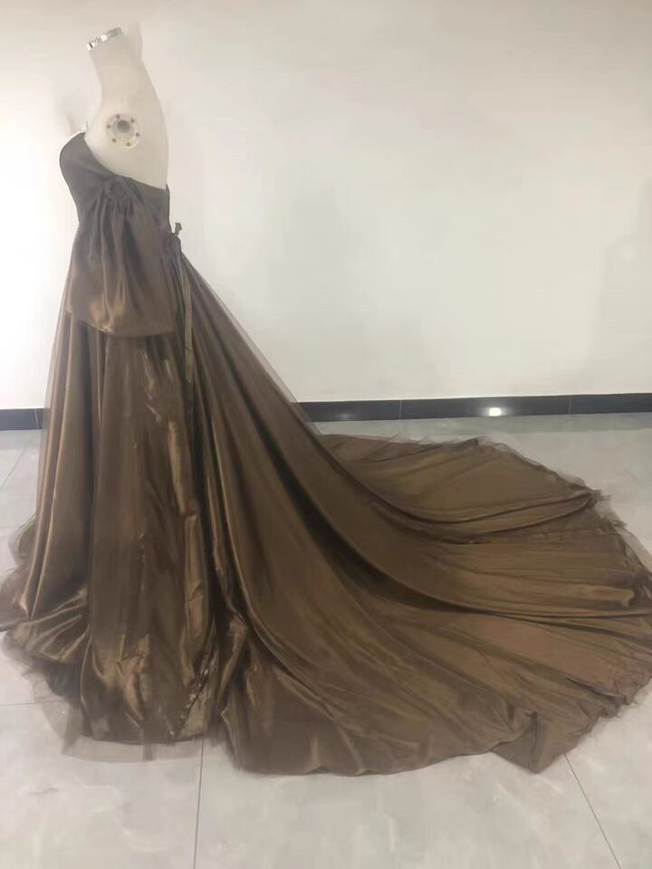 送料無料！とっても軽いブラウンカラードレス ベアトップ 取り外しパフスリーブ トレーン 挙式 フォトウエディング　前撮り