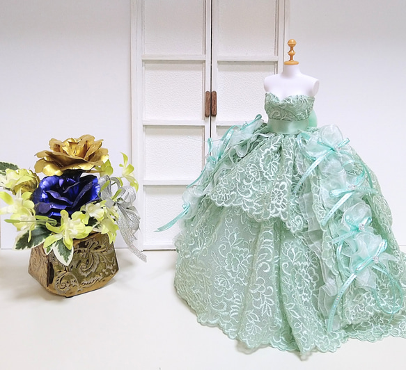 ミニチュア ハンドメイド キラキラ可愛いウェディングドレス 備わる