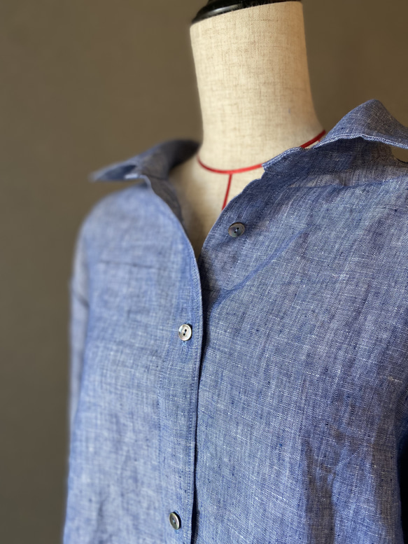 上質なリネンで作ったベーシックシャツ100%リネン　麻　ブルー　春シャツ　抜き衿シャツ　貝ボタン　40サイズ 大人シャツ 2枚目の画像