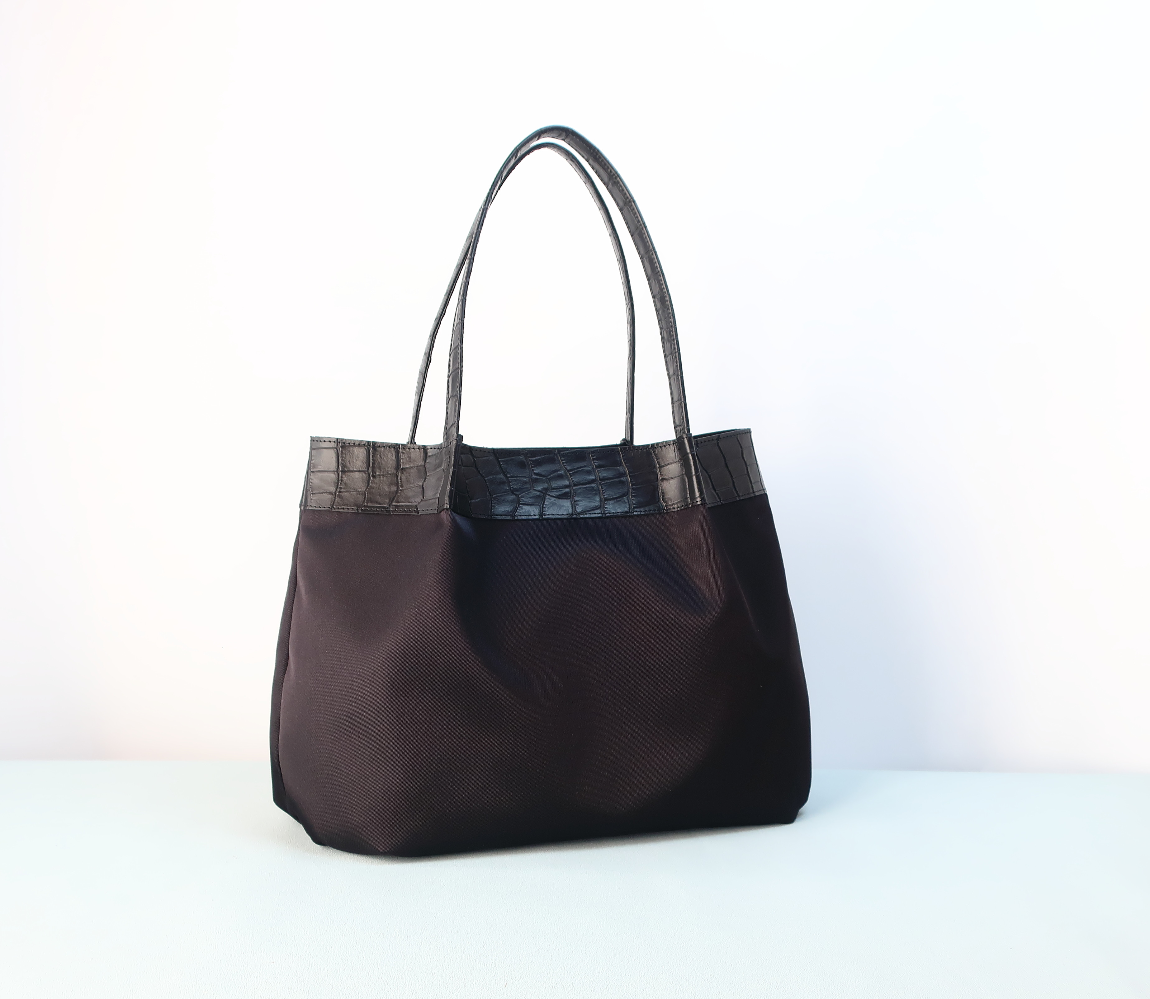 ふんわりタックライト(L)☆彡ブラック・受注製作・Ａ4サイズ・軽量・ナイロン×レザー