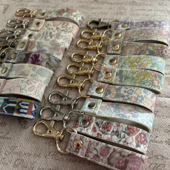 リバティラミネート生地キーホルダー キーリング katahana 通販  