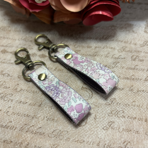 リバティ ハンドメイド がま口キーホルダー □リバティ×ミナペルホネンのミニがま口キーホルダー（ボール