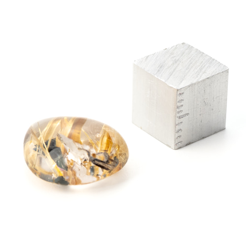 お日様のように力強い輝き】太陽ルチルクォーツ 10.7ct 天然石 まるむ