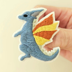 ドラゴン刺繍ブローチ(ブルー)【受注製作】 4枚目の画像