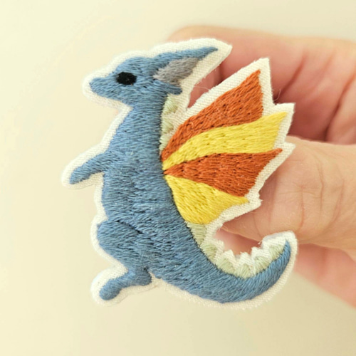ドラゴン刺繍ブローチ(ブルー)【受注製作】 ブローチ choco mint 通販