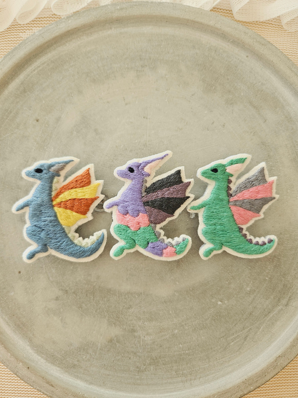 ドラゴン刺繍ブローチ(ブルー)【受注製作】 3枚目の画像