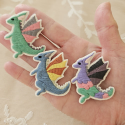 ドラゴン刺繍ブローチ(グリーン)【受注製作】 2枚目の画像