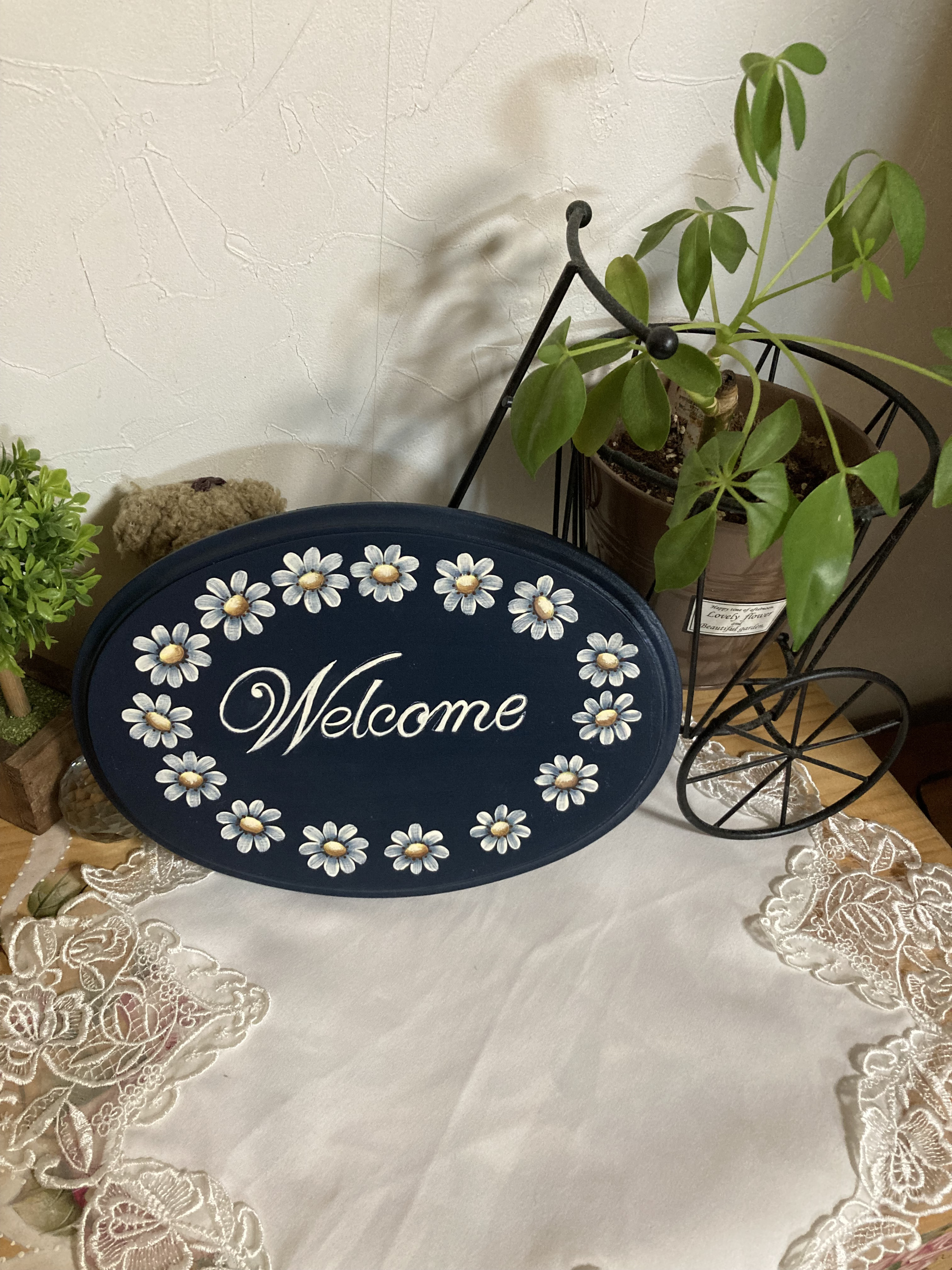 受注制作）トールペイントで描いたお洒落な濃紺のマーガレットの