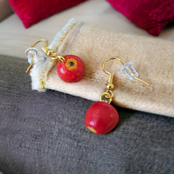 「Handmade Apple Charm Earrings」ハンドメイドりんご ピアス 樹脂ポスト イヤリング変更可 9枚目の画像