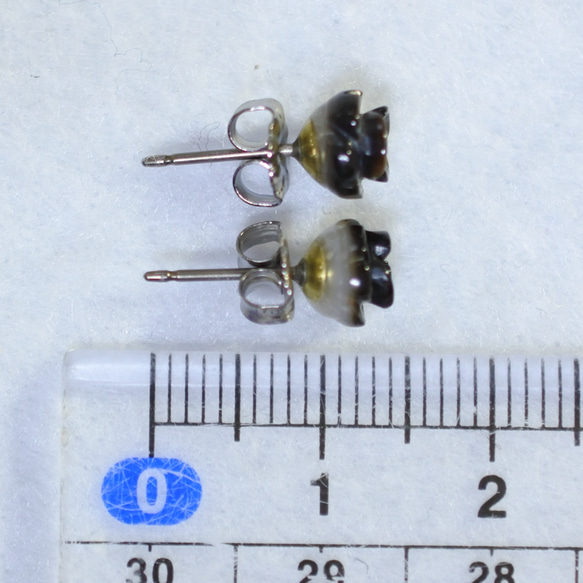 （1 件）黑貝殼玫瑰耳環（6 毫米，鈦柱） 第5張的照片
