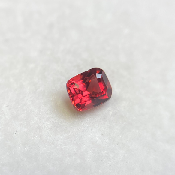 スピネル ルース 0.35ct ベトナム産 蛍光有 3枚目の画像