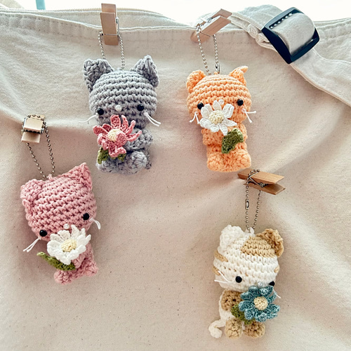 子猫ちゃんのバッグチャーム♡ストラップ♡アートドール♡ぬいぐるみ♡お花♡レース♡ ねこ と 花 デイジー ねこのはなちゃん〘オレンジ〙あみぐるみ
