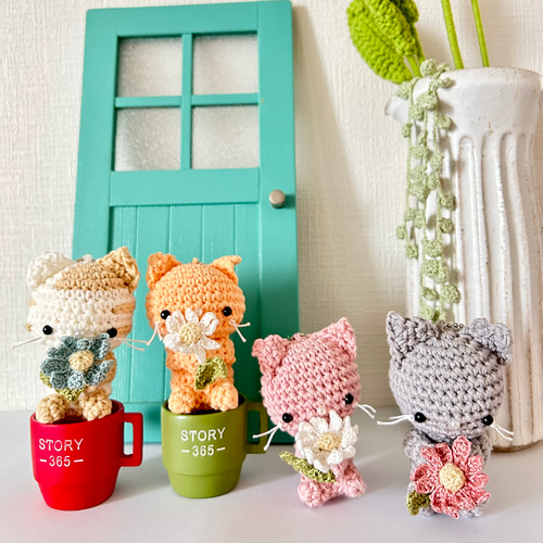 子猫ちゃんのバッグチャーム♡ストラップ♡アートドール♡ぬいぐるみ♡お花♡レース♡ 大人気【ふわふわねこちゃんファーとオーロラガラスのバッグ