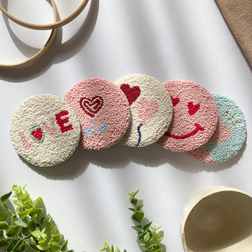 LOVE コースター 1枚入り もこもこ 刺繍 ハート ピンク ギフト LOVE コースター 1枚入り もこもこ 刺繍 ハート ピンク ギフト