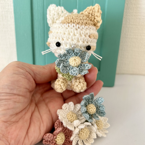 ねこ と 花 デイジー ねこのはなちゃん 〘茶白〙 あみぐるみ