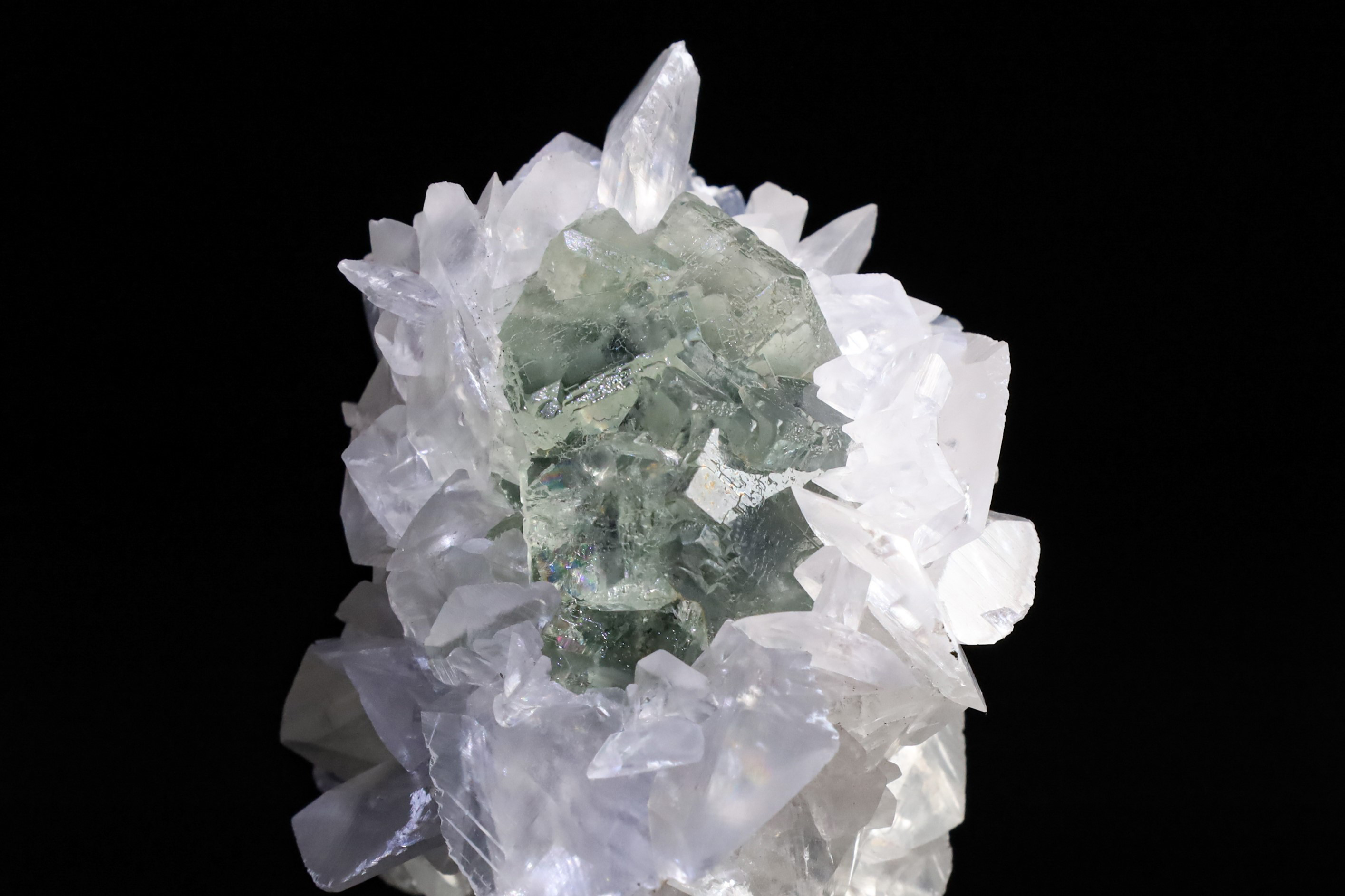 八面体蛍石を含むキャンドルクォーツの花 ファインミネラル