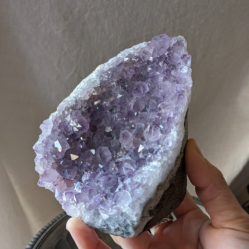 天然石アメジストの原石スカル　置物　鉱物　彫物NO.032102 天然石アメジストの原石スカル 置物 鉱物 彫物NO.032102