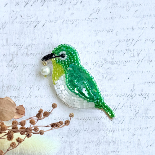ビーズ刺繍の野鳥ブローチ・メジロ ブローチ Little Plum 通販