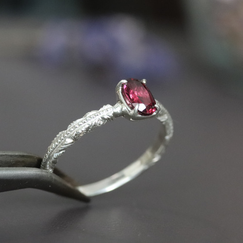 天然ロードライトガーネット0.60カラット 刻み模様のシルバーリング