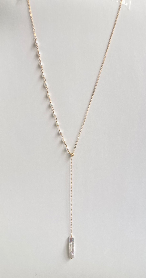 #431 極上♡極小！レアカラー　グレージュ　湖水真珠　2×3ミリ 【39㌢1連 】高品質淡水真珠　ベビーライス 2枚目の画像