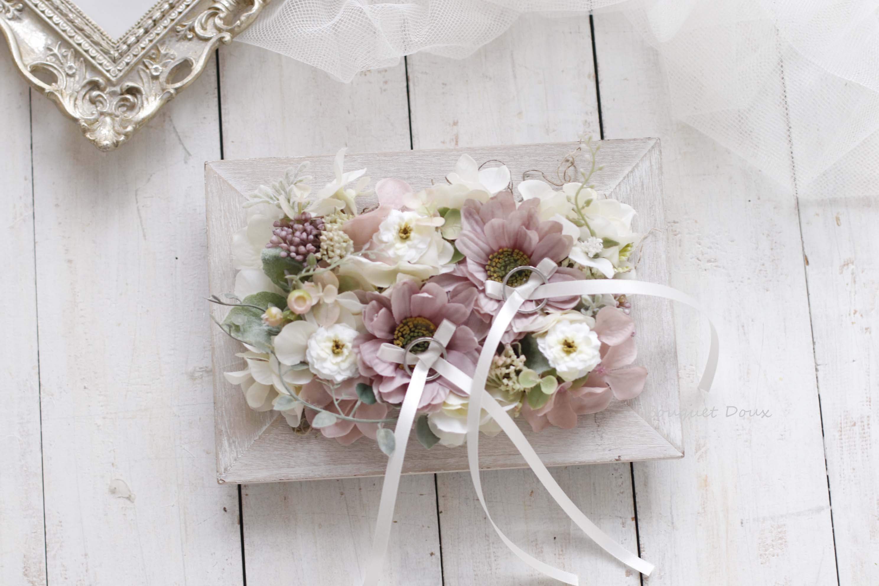 【リングピロー7】デージーのリングピロー　木製フレームのリングピロー　造花　アーティフィシャルフラワー　モーヴピンク