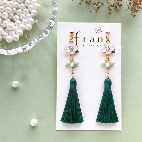 人気】白椿のミニタッセル col.深緑 【ピアス/イヤリング】夏椿 緑