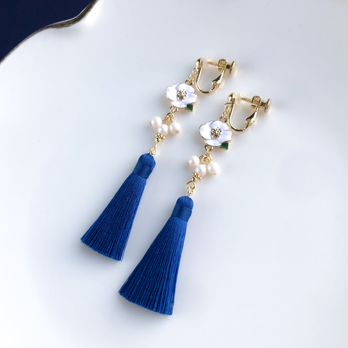 再販】白椿のミニタッセル【ピアス/イヤリング】夏椿 緑 青