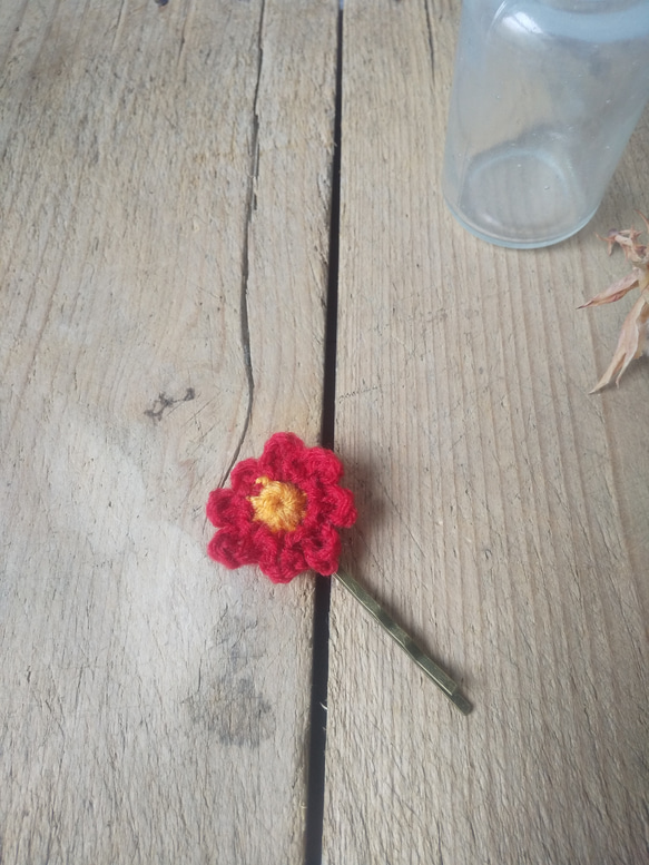 小花のふわふわヘアピン 1枚目の画像