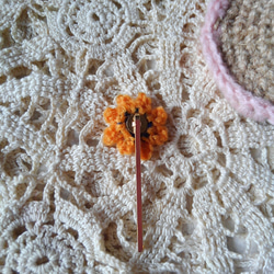 小花のふわふわヘアピン 2枚目の画像