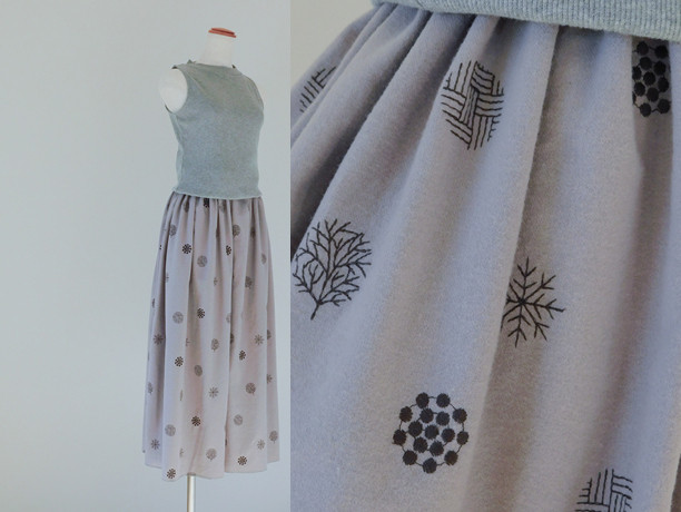 コットンビエラ刺繡のガウチョパンツ・グレー