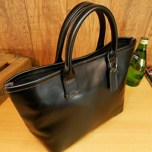 PROTO LEATHERS ブラック ミニトートバッグ　水シボ柄 Yahoo!オークション - 上品な水シボ柄レザーのミニトートバッグ