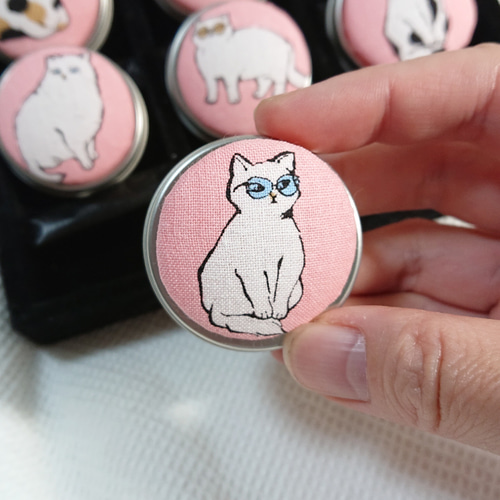 【りくると＠】ハンドメイドお守りピルケース2品 コロンとかわいい小さな小物入れ☆めがねねこ☆二つ選べる