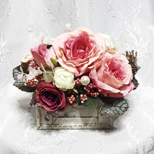 ちびねこ造花フラワーアレンジ ピンクのフリルローズ ミニ白薔薇