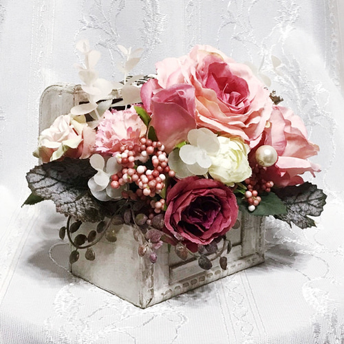 造花・アートフラワー ピンクの薔薇のミニボックスアレンジ