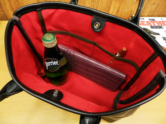 ☆受注生産☆一番人気の赤レッド裏地×定番黒スムースのミニトートバッグです♪本革レザーSサイズ日本製ハンドメイド姫路レザー 4枚目の画像