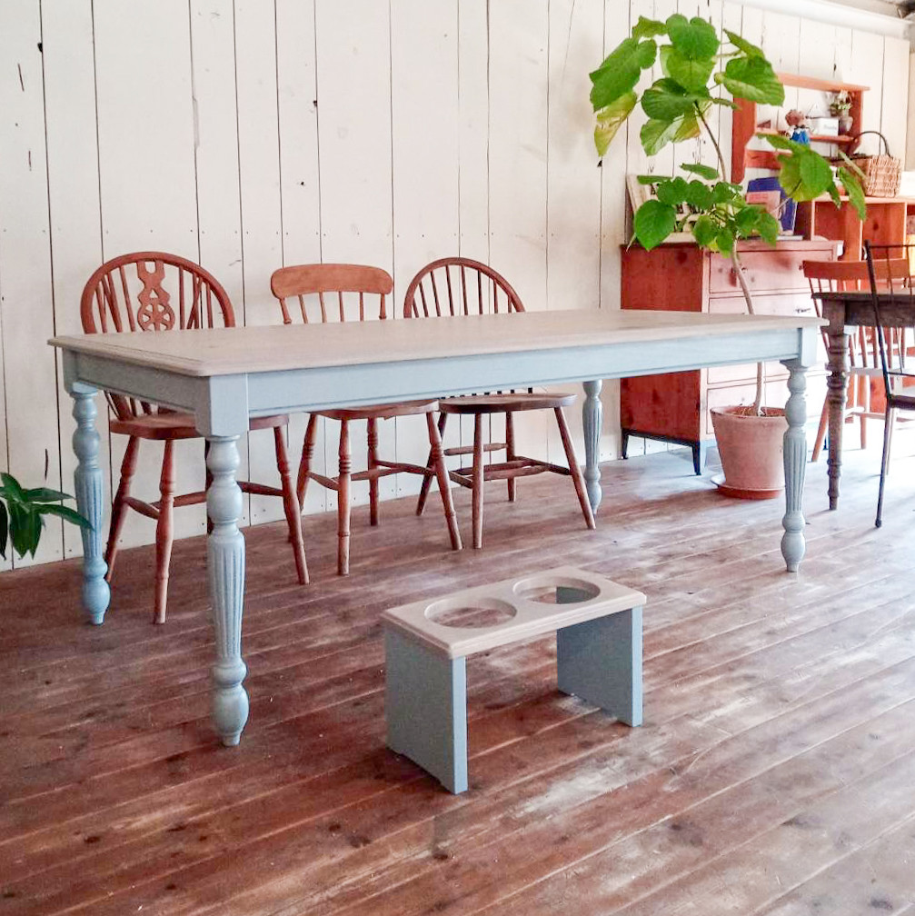 ドッグフードボウルスタンド＆ダイニングテーブルセット ペット用家具のオーダーメイド 犬用エサ台 アンティーク調テーブル