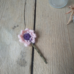 小花のふわふわヘアピン 1枚目の画像