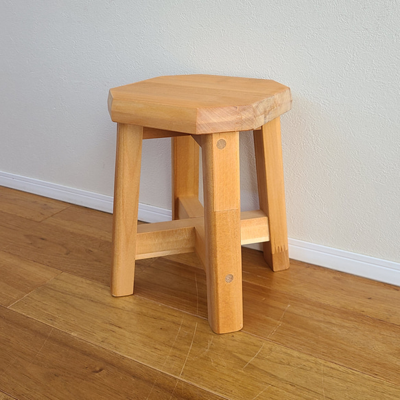 万能ミニスツール　花台　椅子　踏み台　サイドテーブル　無垢　天然　自然　シンプル　かわいい　おしゃれ　小さい　玄関 2枚目の画像